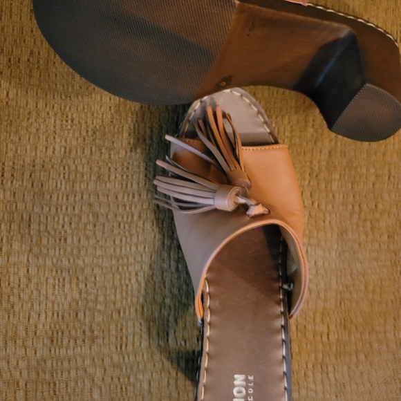 KENNETH KOLE REACTION leather slide NWOT - Picture 3 of 4